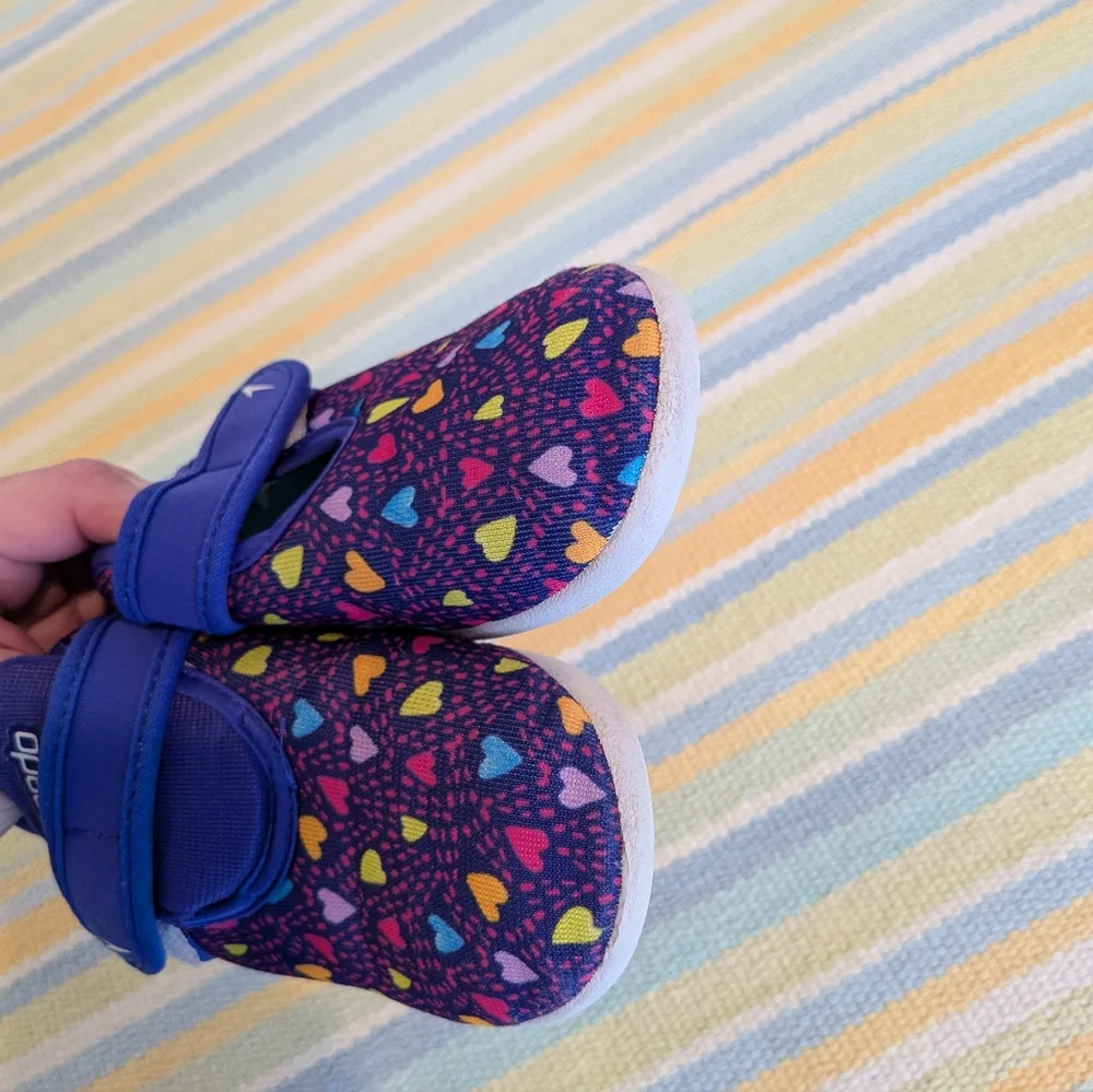 ⭐ Girl's Speedo Heart Print Water Shoes Size XL 11/12